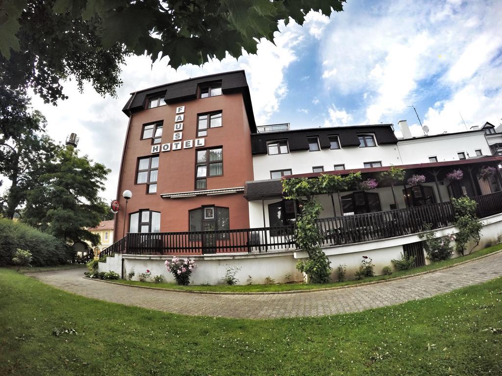 Hotel Faust Дечин Екстериор снимка