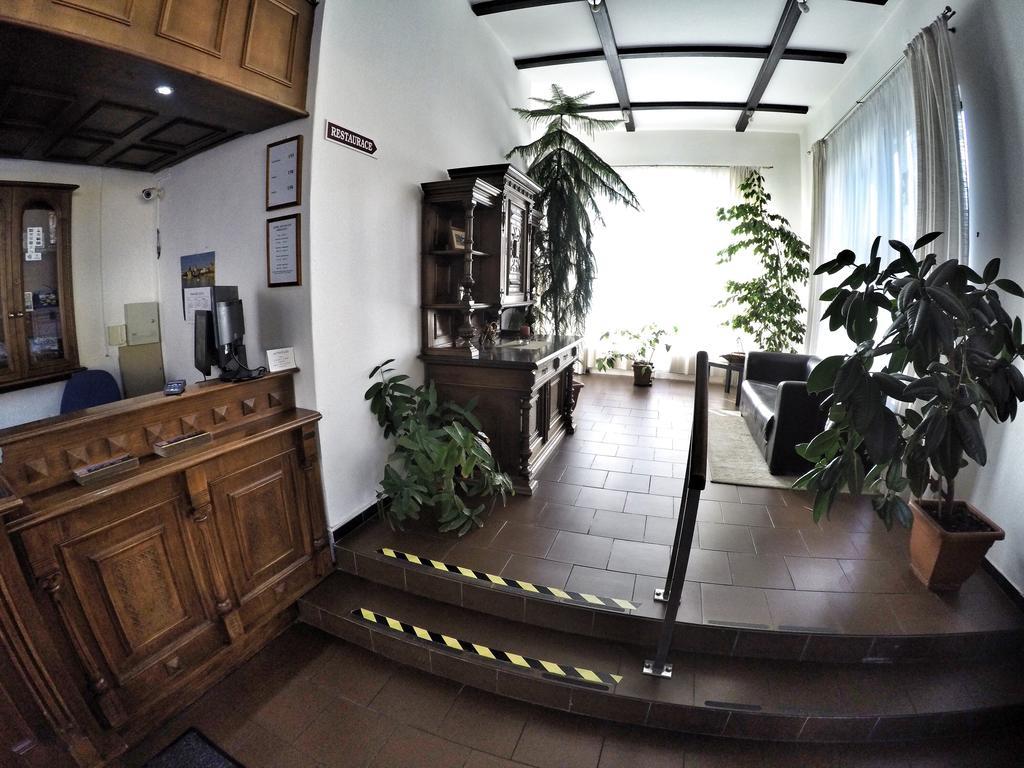 Hotel Faust Дечин Екстериор снимка