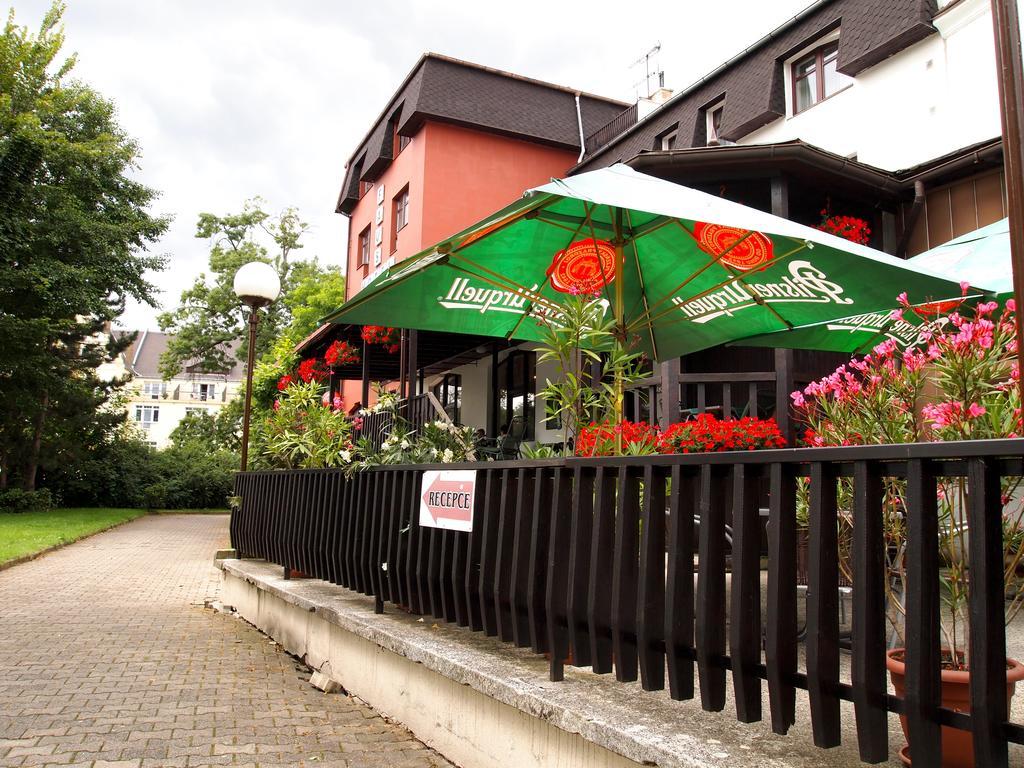 Hotel Faust Дечин Екстериор снимка