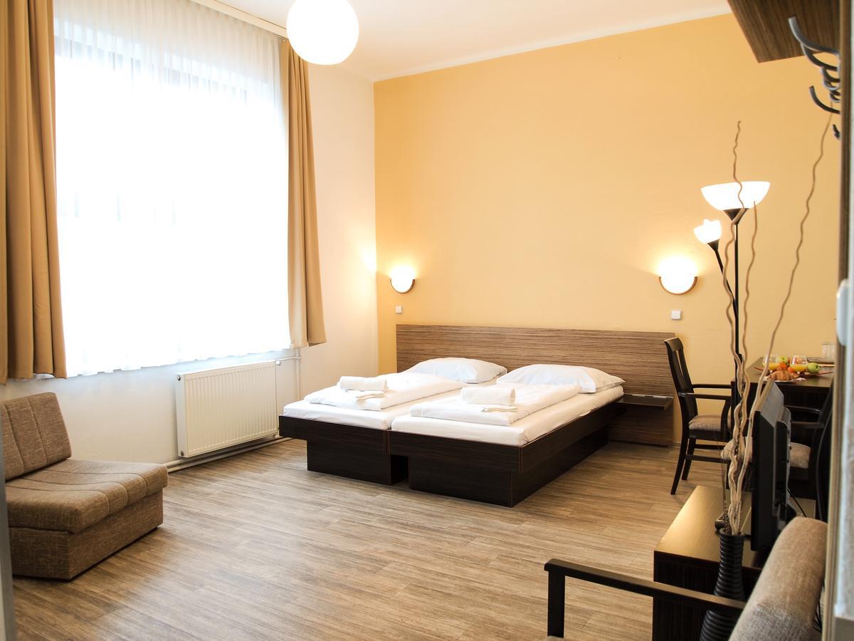 Hotel Faust Дечин Екстериор снимка